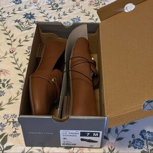 Liz Claiborne Cognac Flats